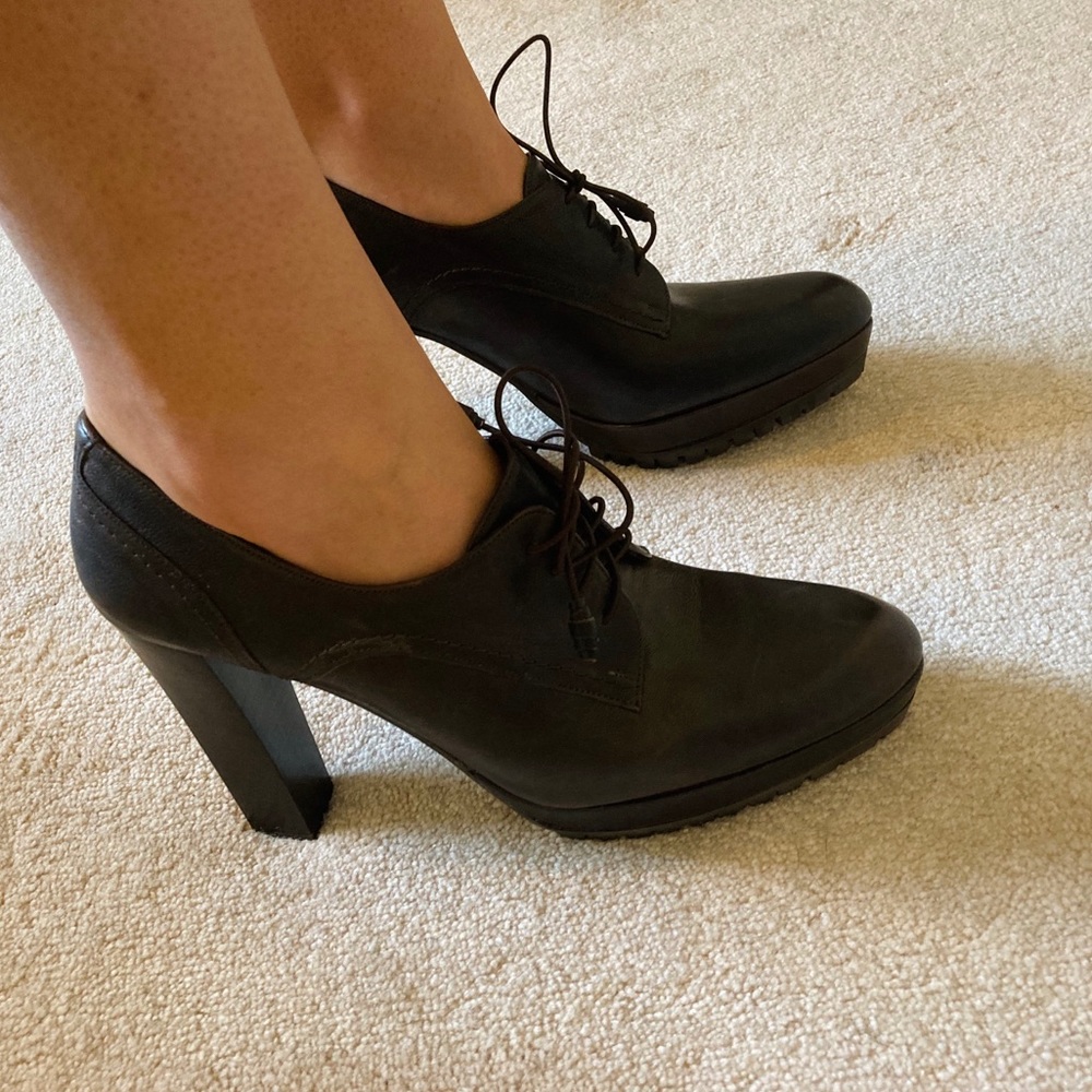 Stuart Weitzman oxford heels